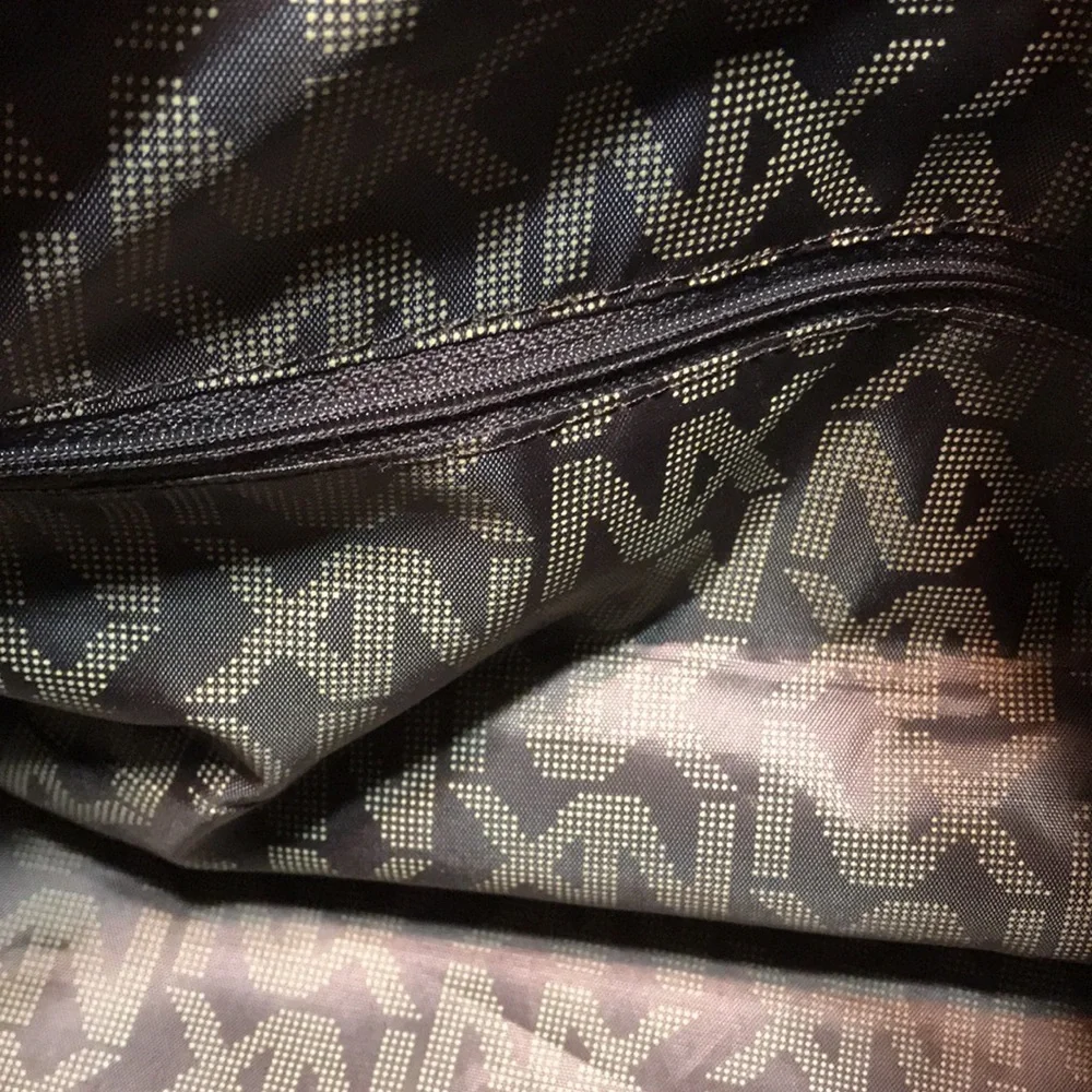 NX signature logo weekender, fully lined with inside zipper pocket. - Picture 8 of 9